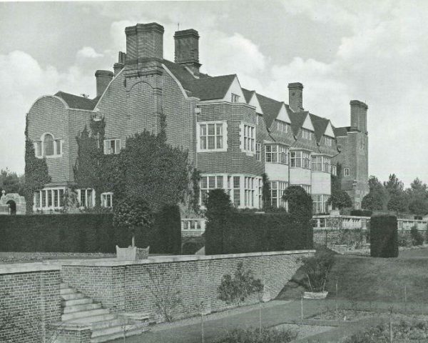 Black and white image of the how the site and avon tyrrells manor house used to look