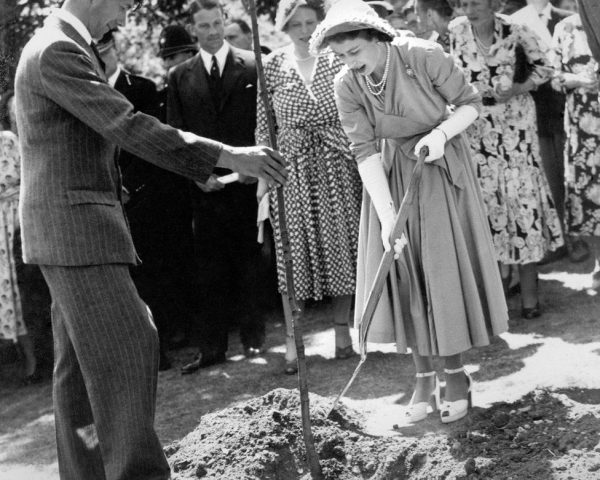 Princess Elizabeth, Avon Tyrrell, 1949 - PLANTING A TREE
